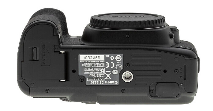 Canon-5D-Mark-II-Review-Bottom