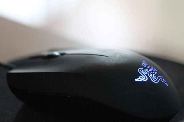 Razer-DeathAdder-Elite-Vs.-Chroma